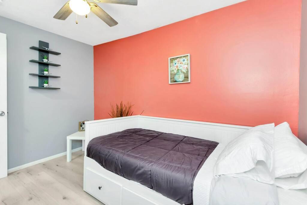 Cozy Bungalow With Patio & Grill, Private And Location تامبا المظهر الخارجي الصورة