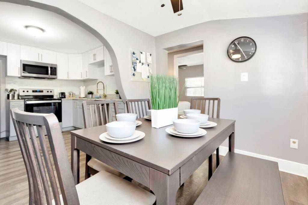 Cozy Bungalow With Patio & Grill, Private And Location تامبا المظهر الخارجي الصورة