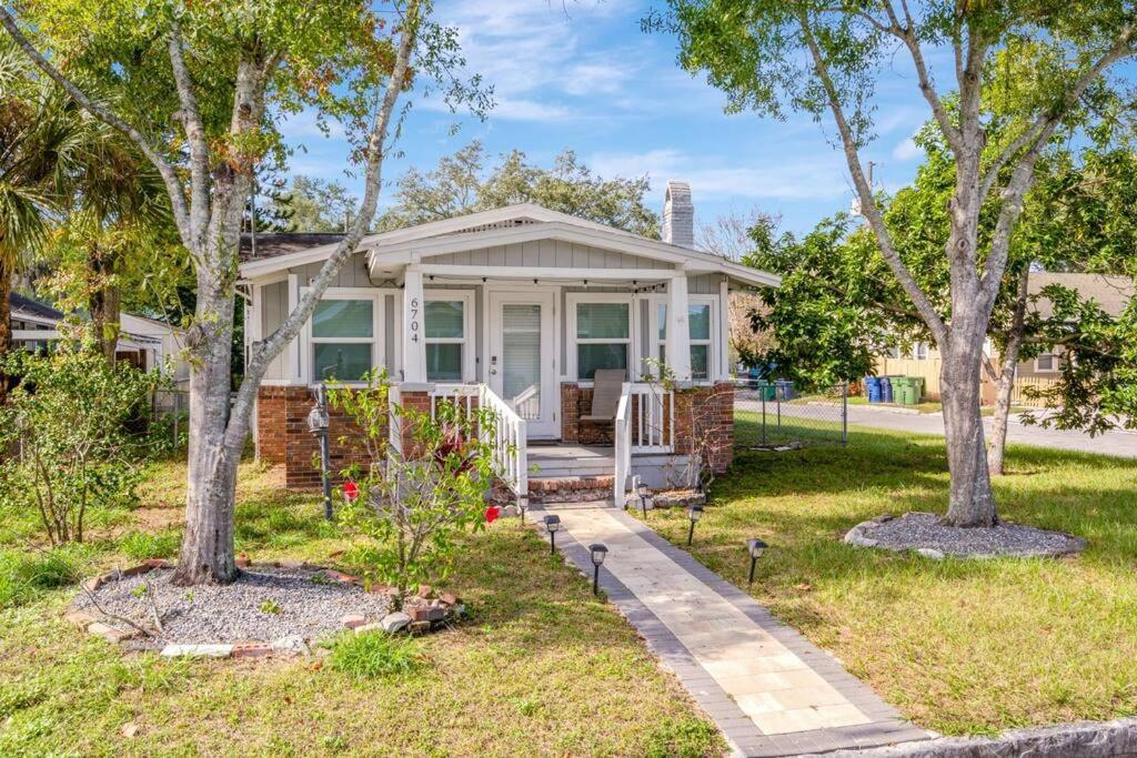 Cozy Bungalow With Patio & Grill, Private And Location تامبا المظهر الخارجي الصورة