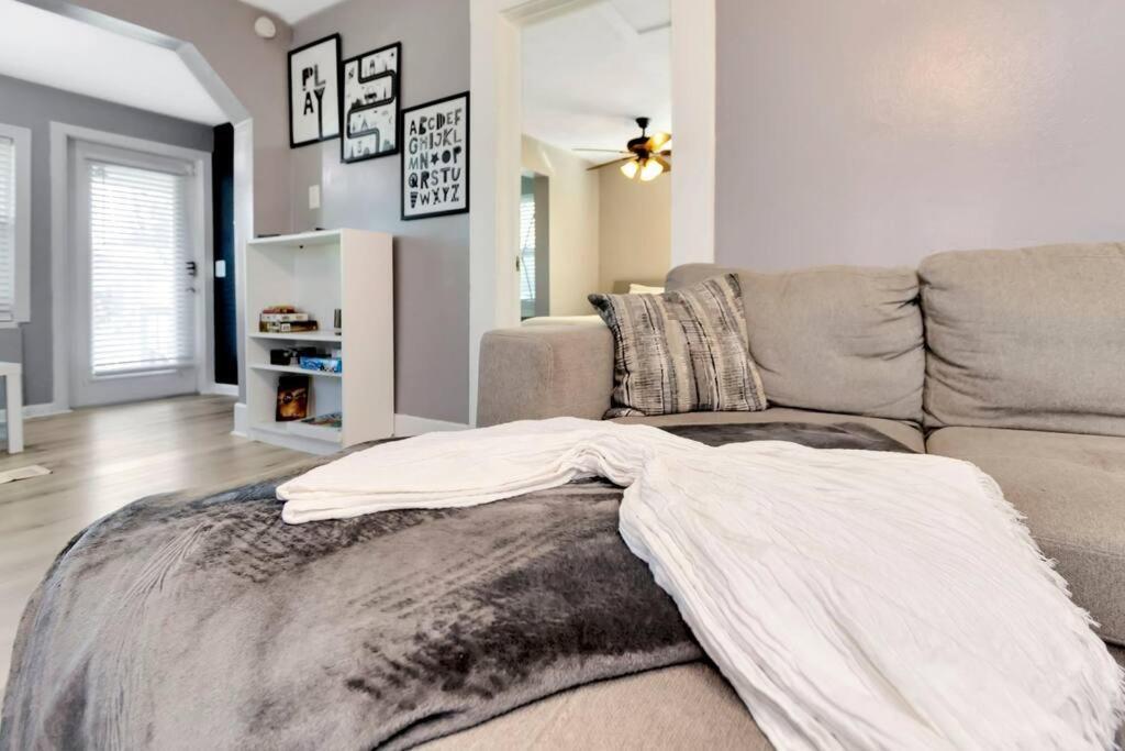 Cozy Bungalow With Patio & Grill, Private And Location تامبا المظهر الخارجي الصورة